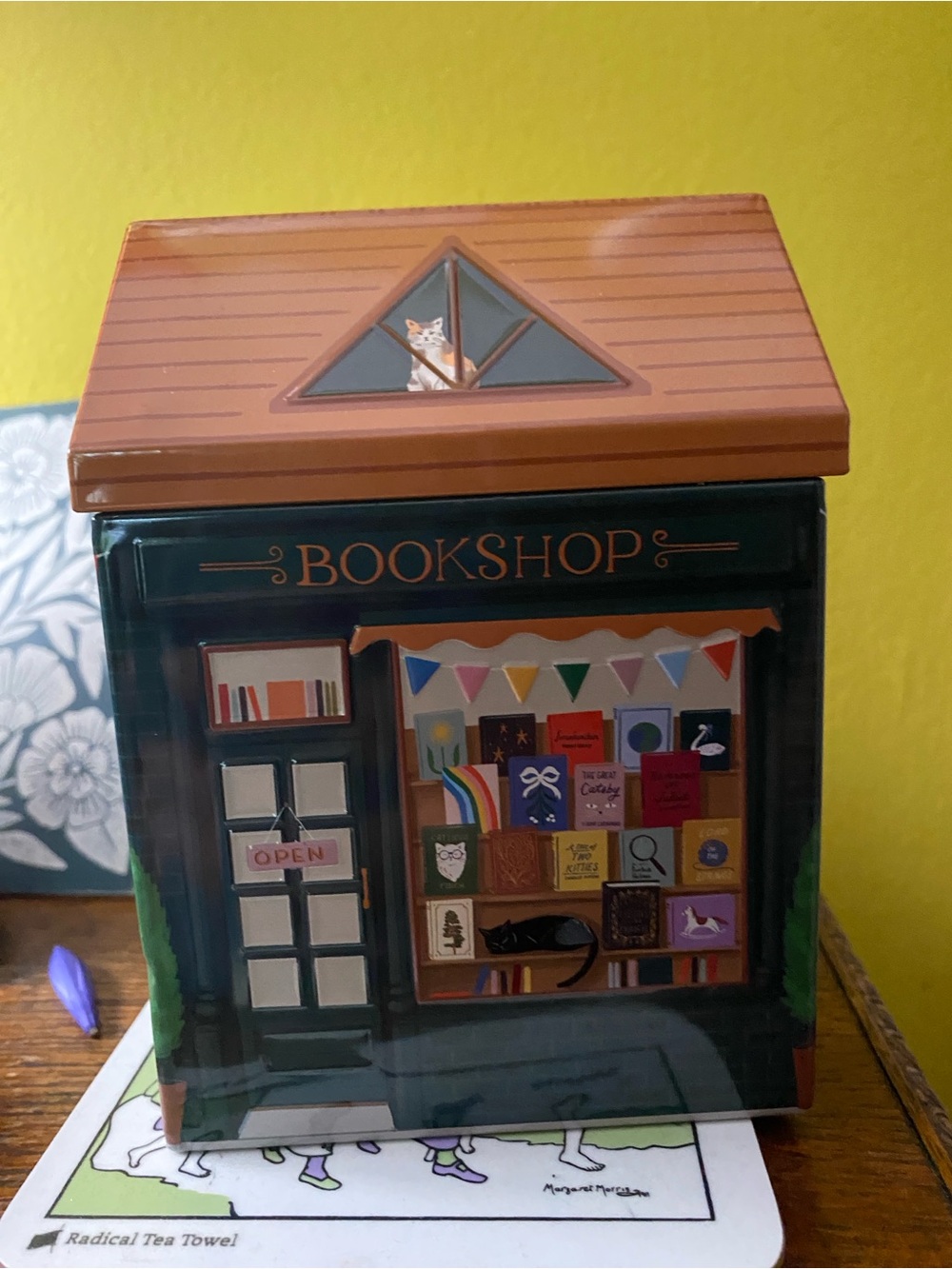 Barnes & Noble x Paper Source Bookshop Tin Candle